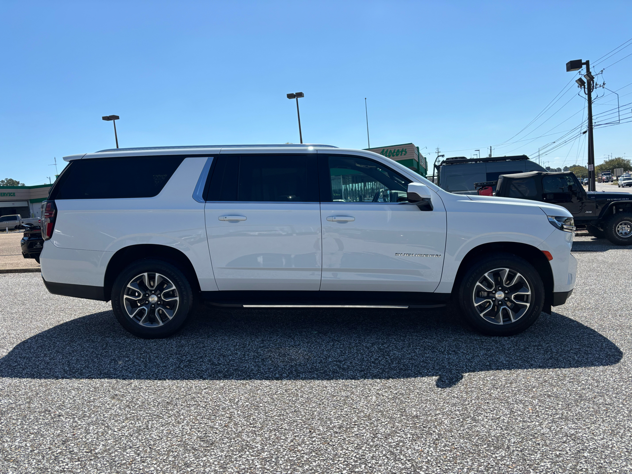 2021 Chevrolet Suburban LT photo 4