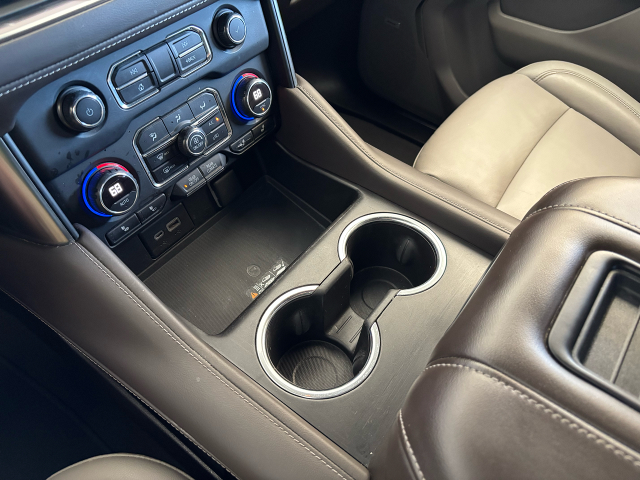 2021 Chevrolet Suburban LT photo 15