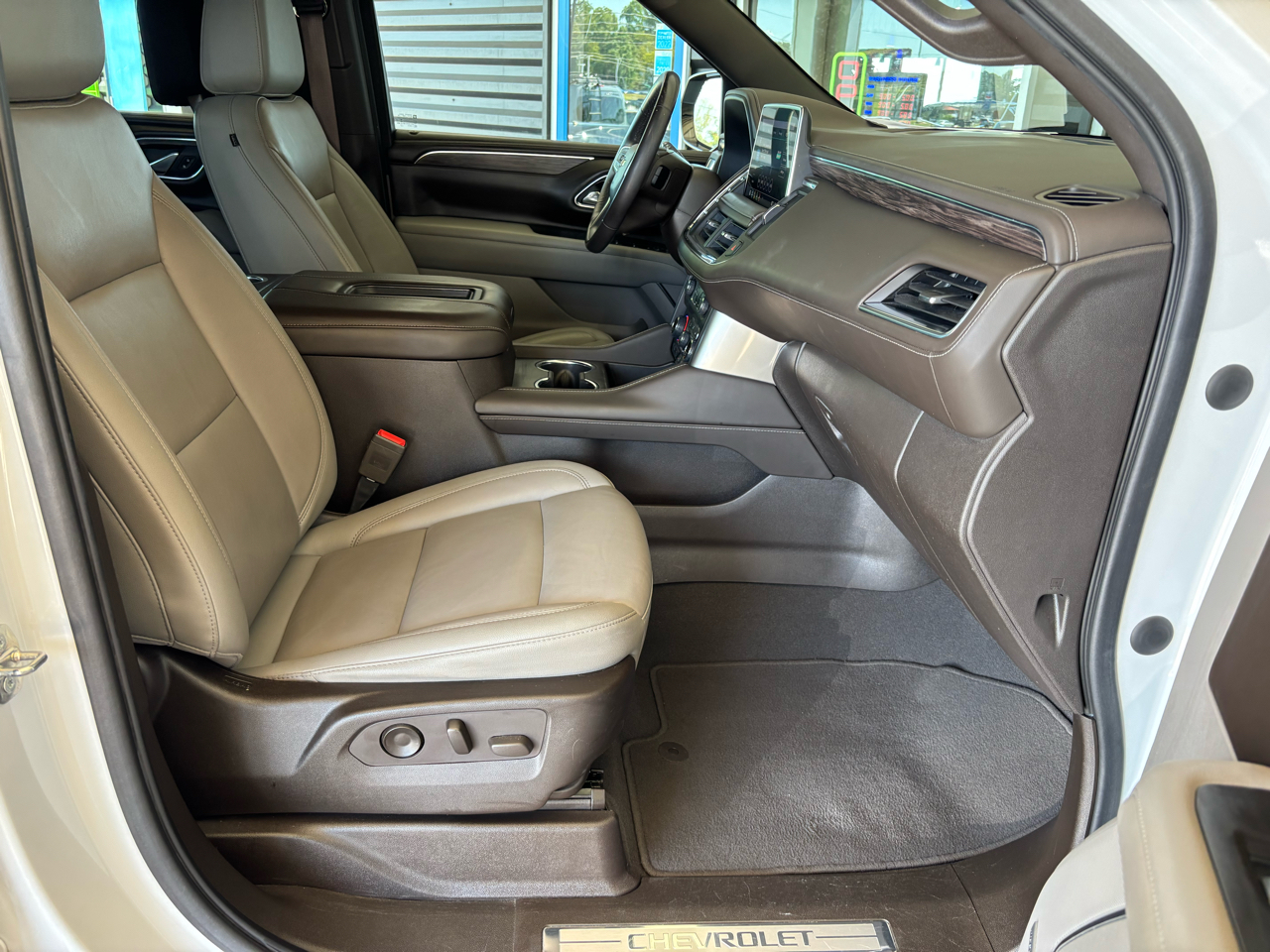 2021 Chevrolet Suburban LT photo 20
