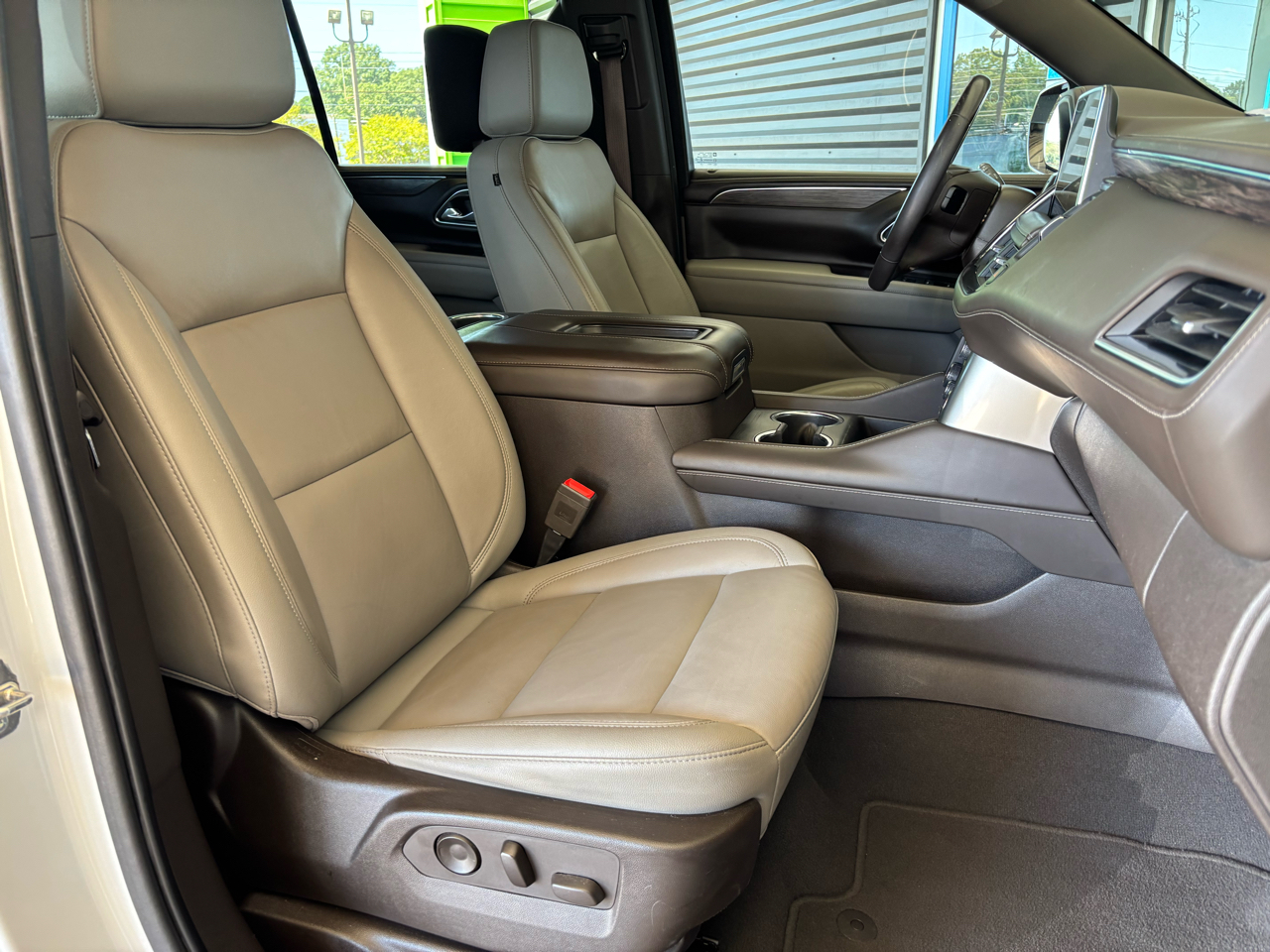 2021 Chevrolet Suburban LT photo 21