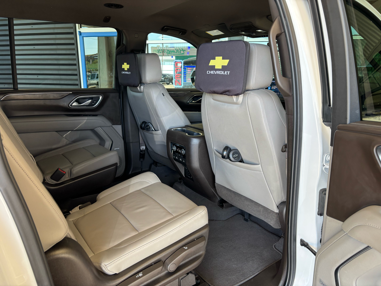 2021 Chevrolet Suburban LT photo 22