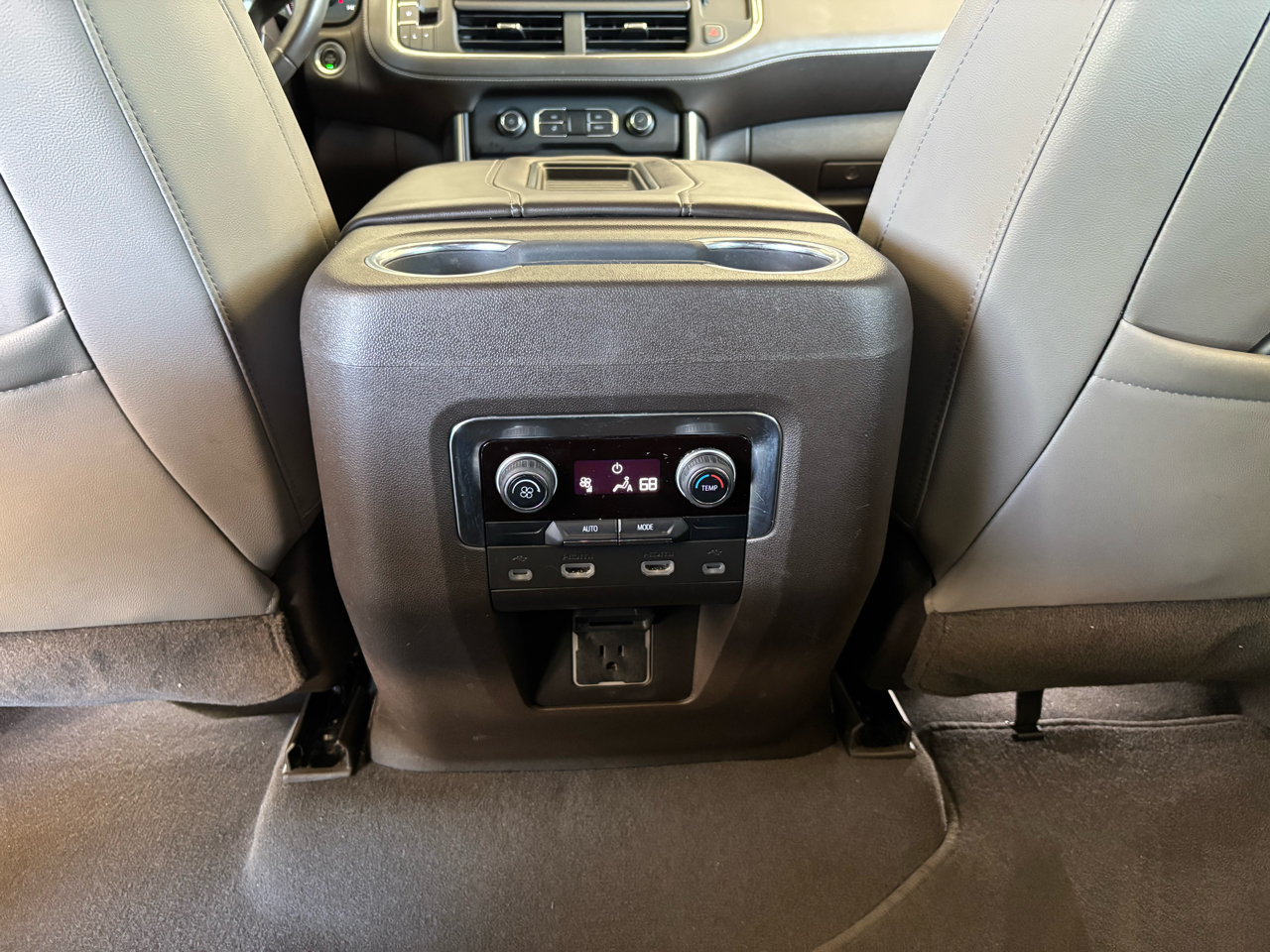 2021 Chevrolet Suburban LT photo 27