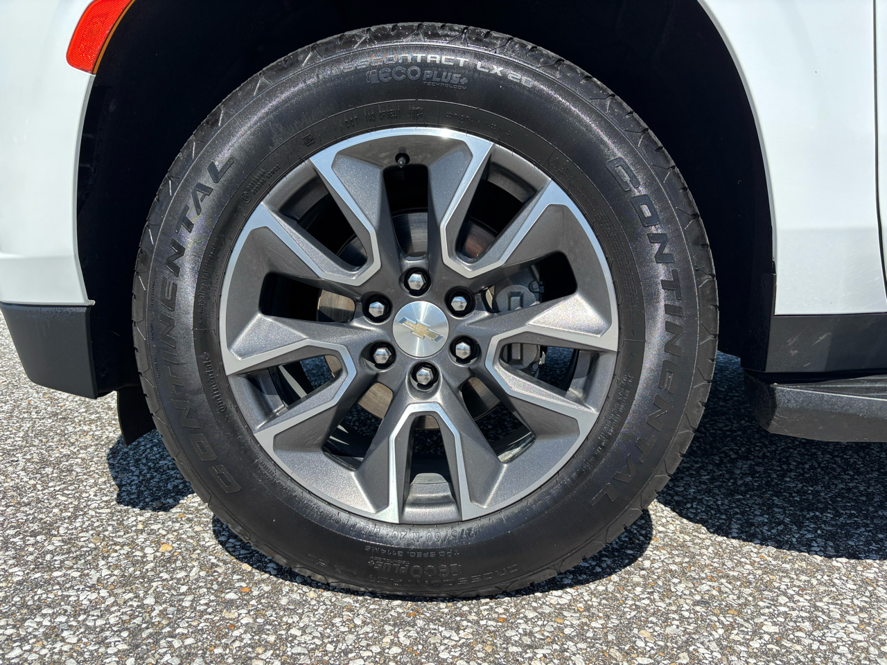 2021 Chevrolet Suburban LT photo 30