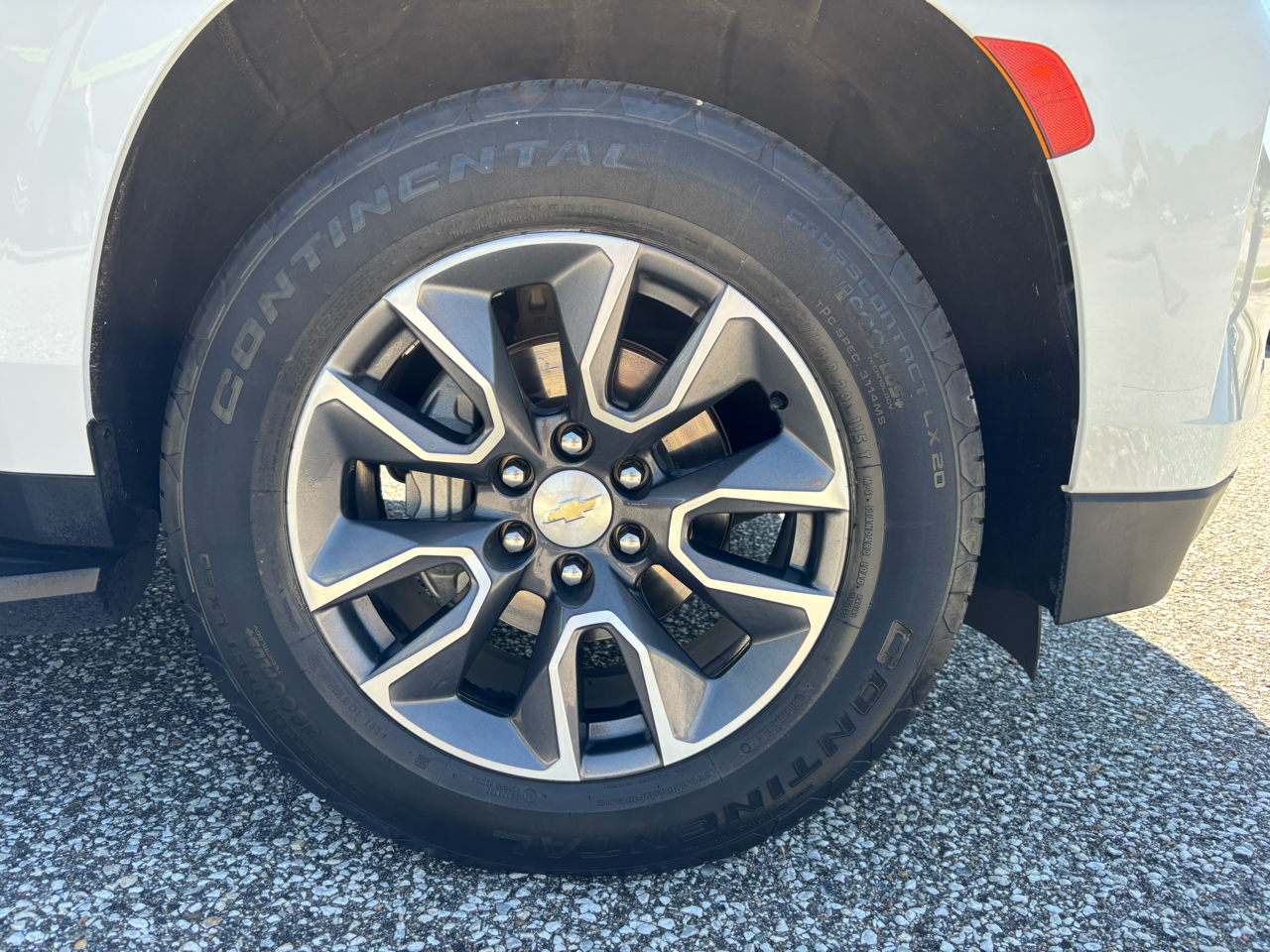 2021 Chevrolet Suburban LT photo 32