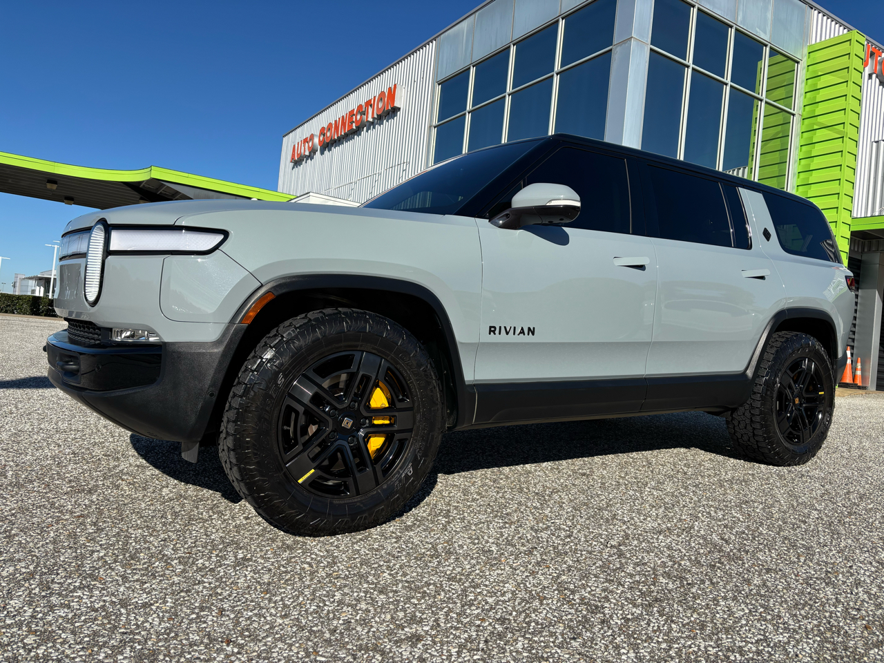 Rivian R1S Adventure Quad-Motor Large Pack 2024