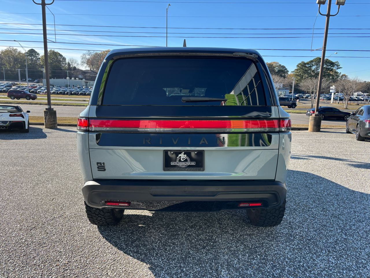 Rivian R1S Adventure Quad-Motor Large Pack 2024