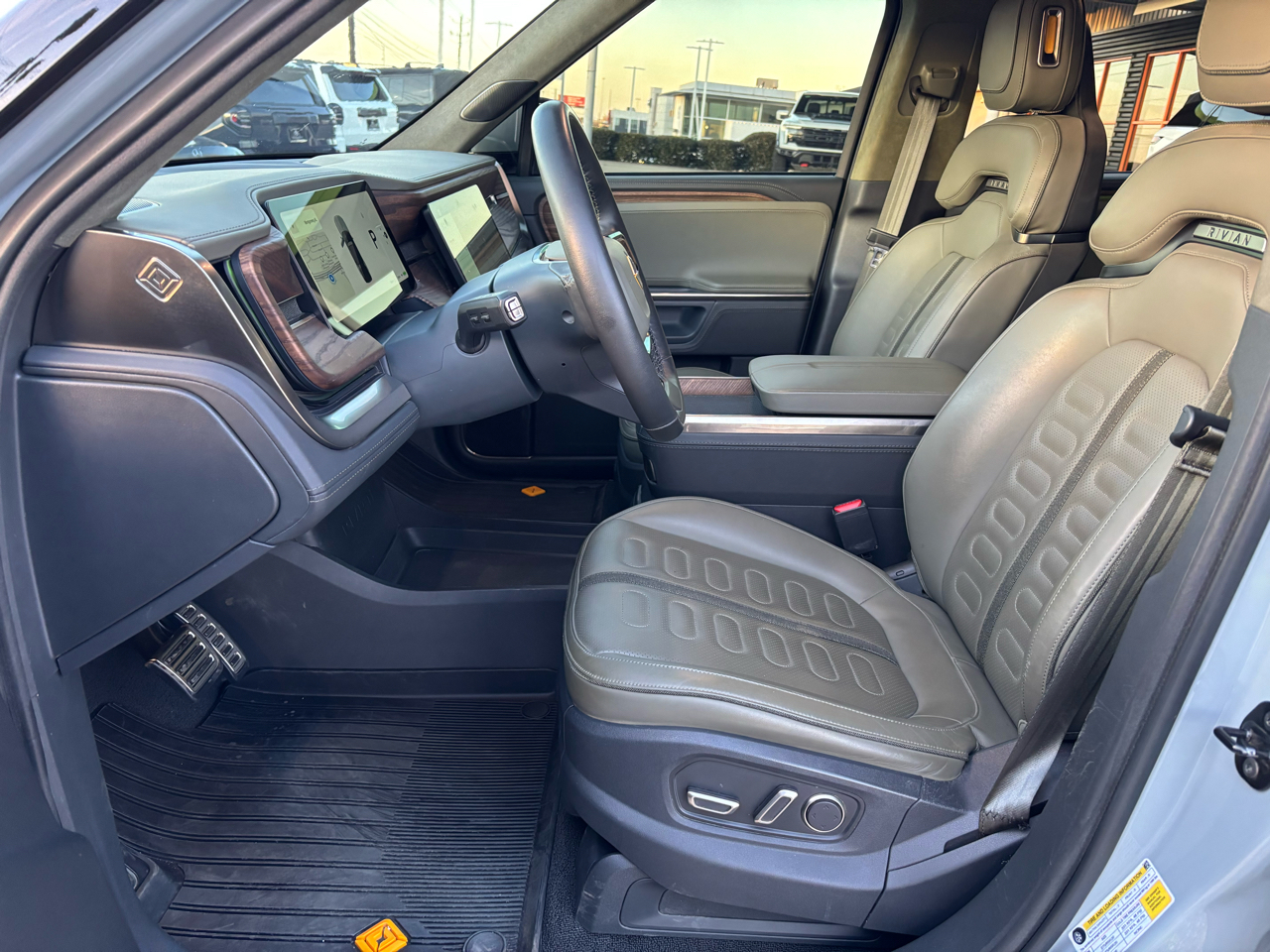 Rivian R1S Adventure Quad-Motor Large Pack 2024