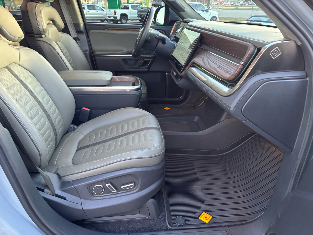 Rivian R1S Adventure Quad-Motor Large Pack 2024