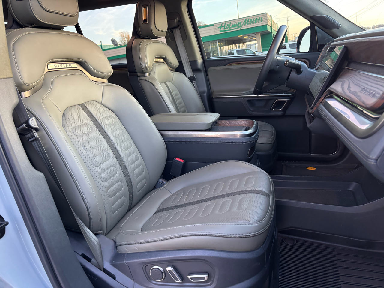 Rivian R1S Adventure Quad-Motor Large Pack 2024