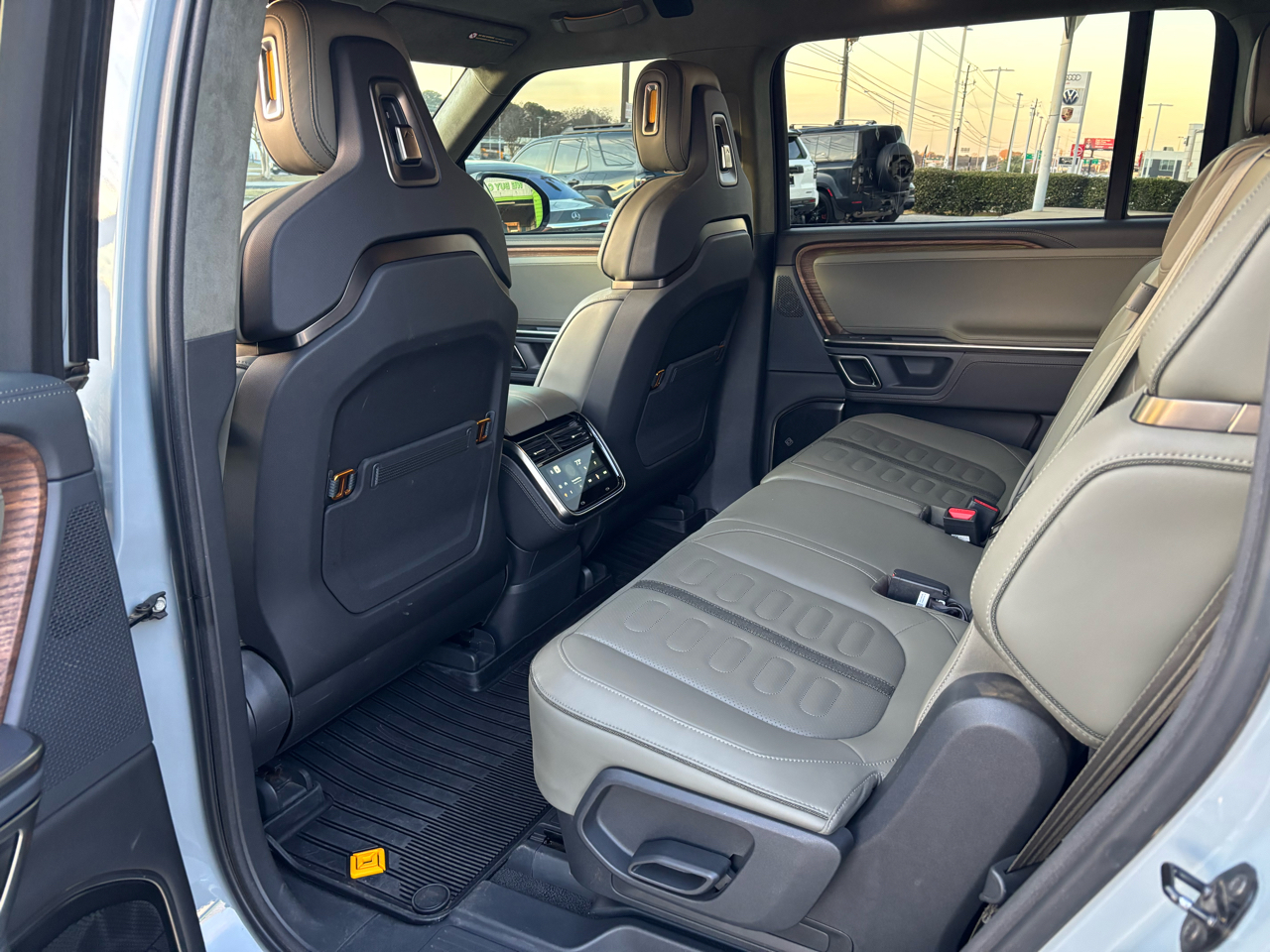 Rivian R1S Adventure Quad-Motor Large Pack 2024