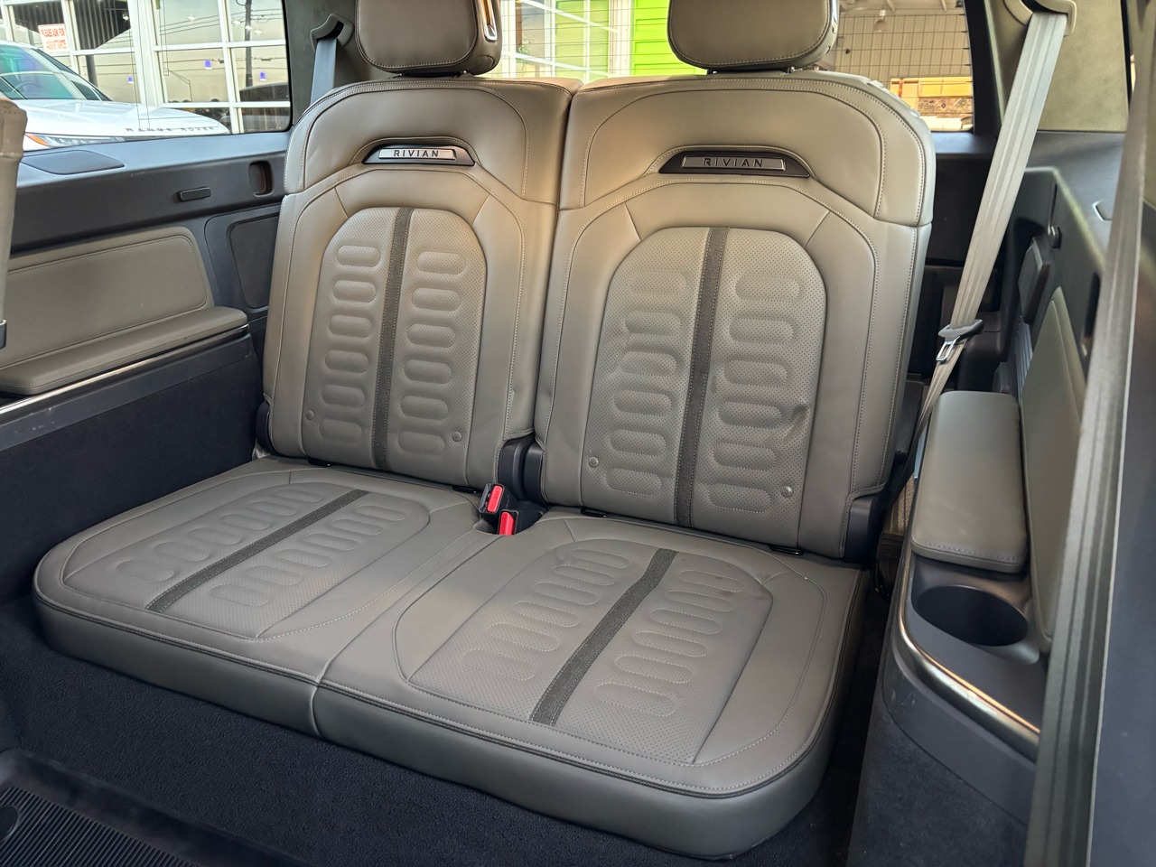 Rivian R1S Adventure Quad-Motor Large Pack 2024