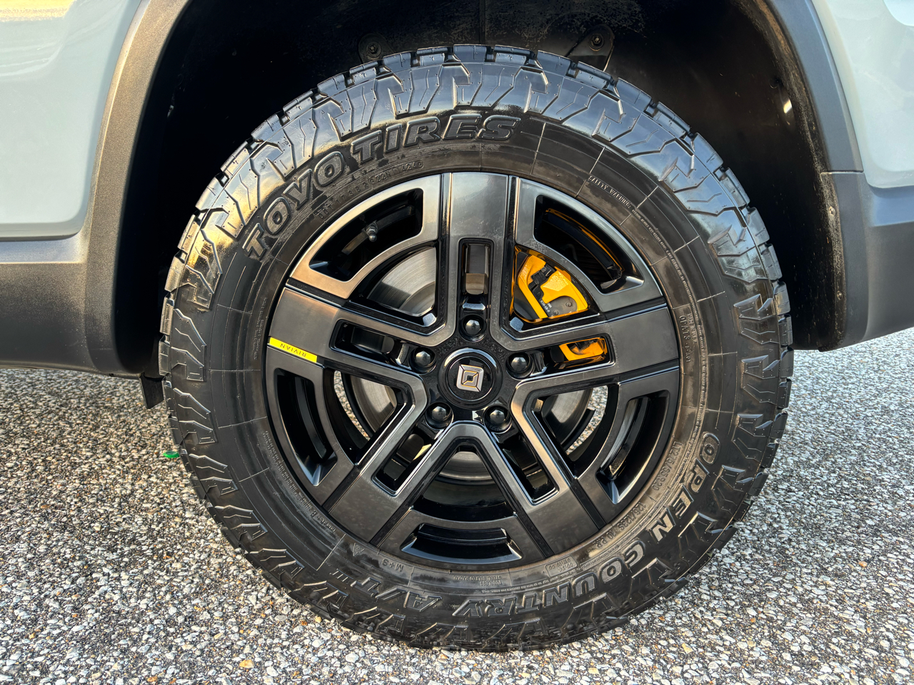 Rivian R1S Adventure Quad-Motor Large Pack 2024