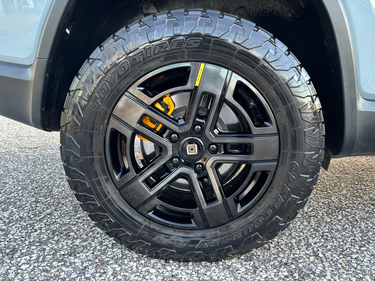 Rivian R1S Adventure Quad-Motor Large Pack 2024