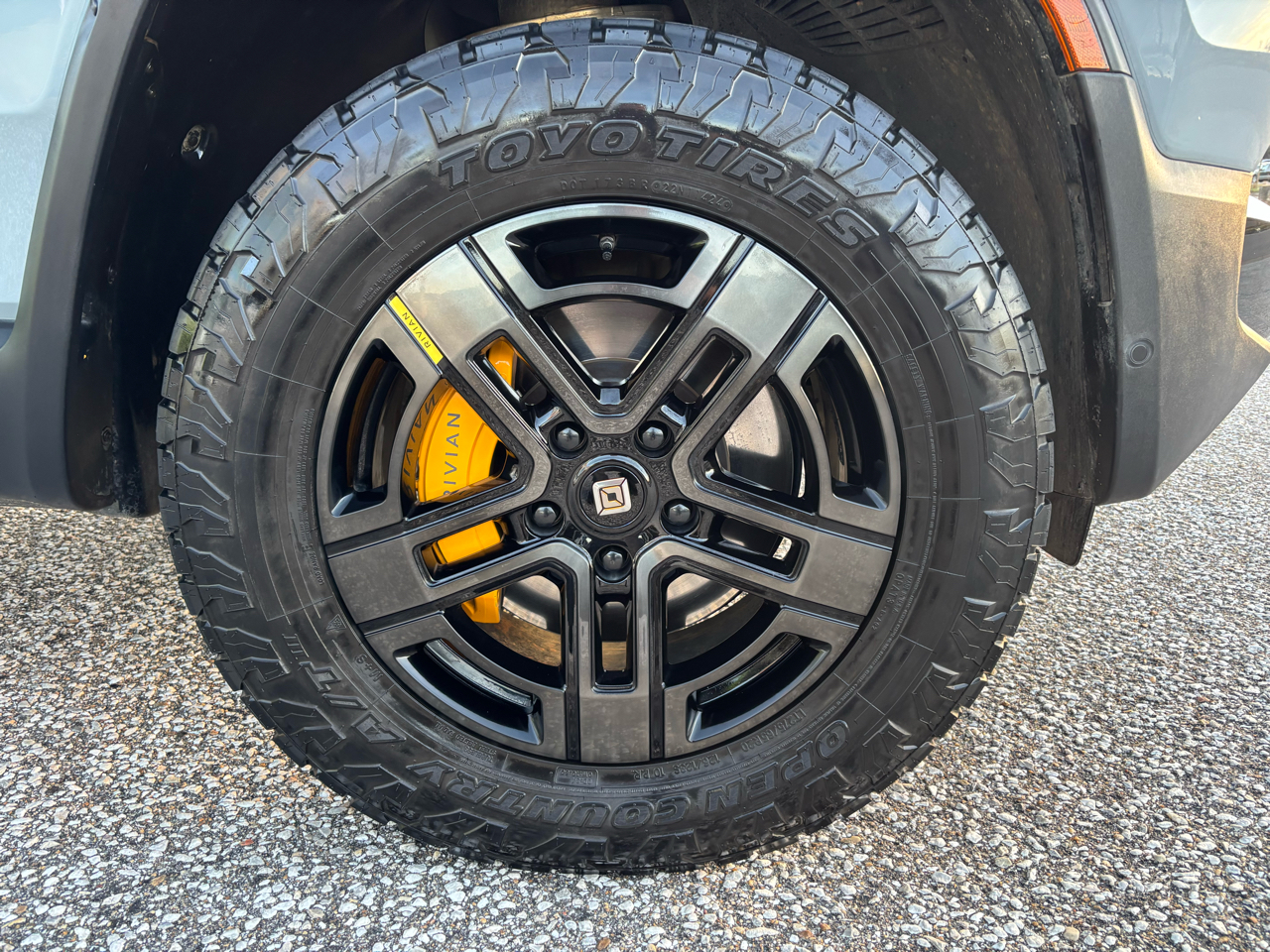 Rivian R1S Adventure Quad-Motor Large Pack 2024