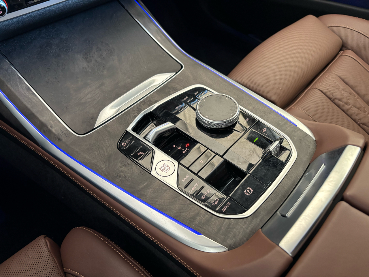 BMW X7 xDrive40i Sports Activity Vehicle 2025