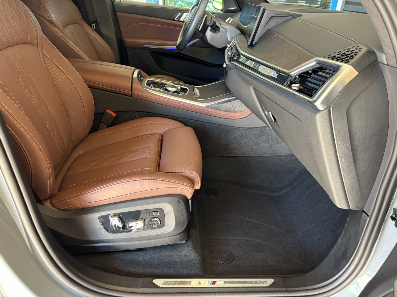 BMW X7 xDrive40i Sports Activity Vehicle 2025