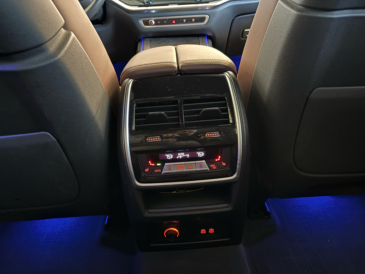 BMW X7 xDrive40i Sports Activity Vehicle 2025