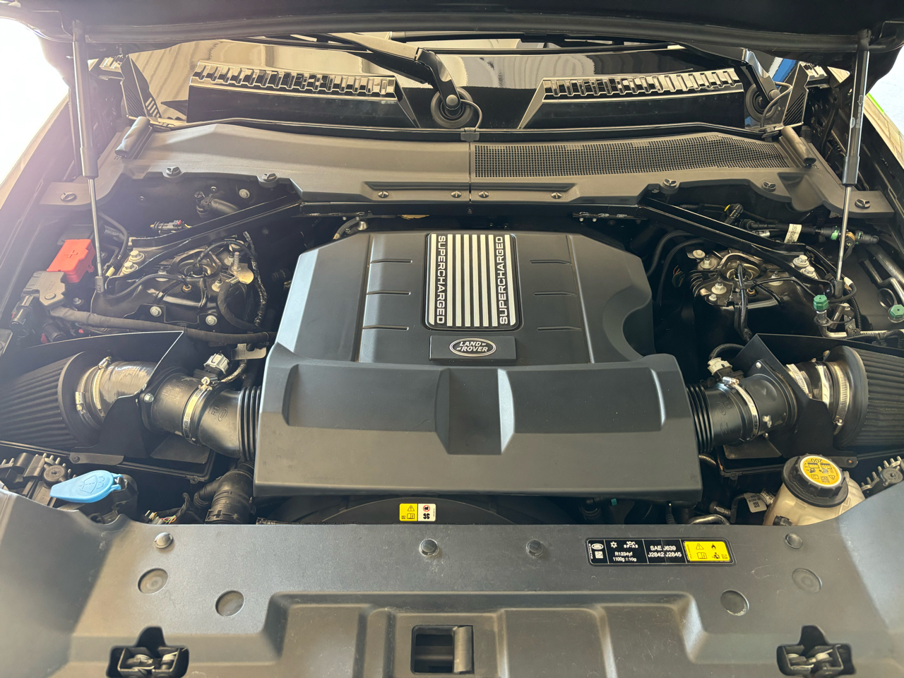 Land Rover Defender 110 P525 V8 Carpathian Edition 2024