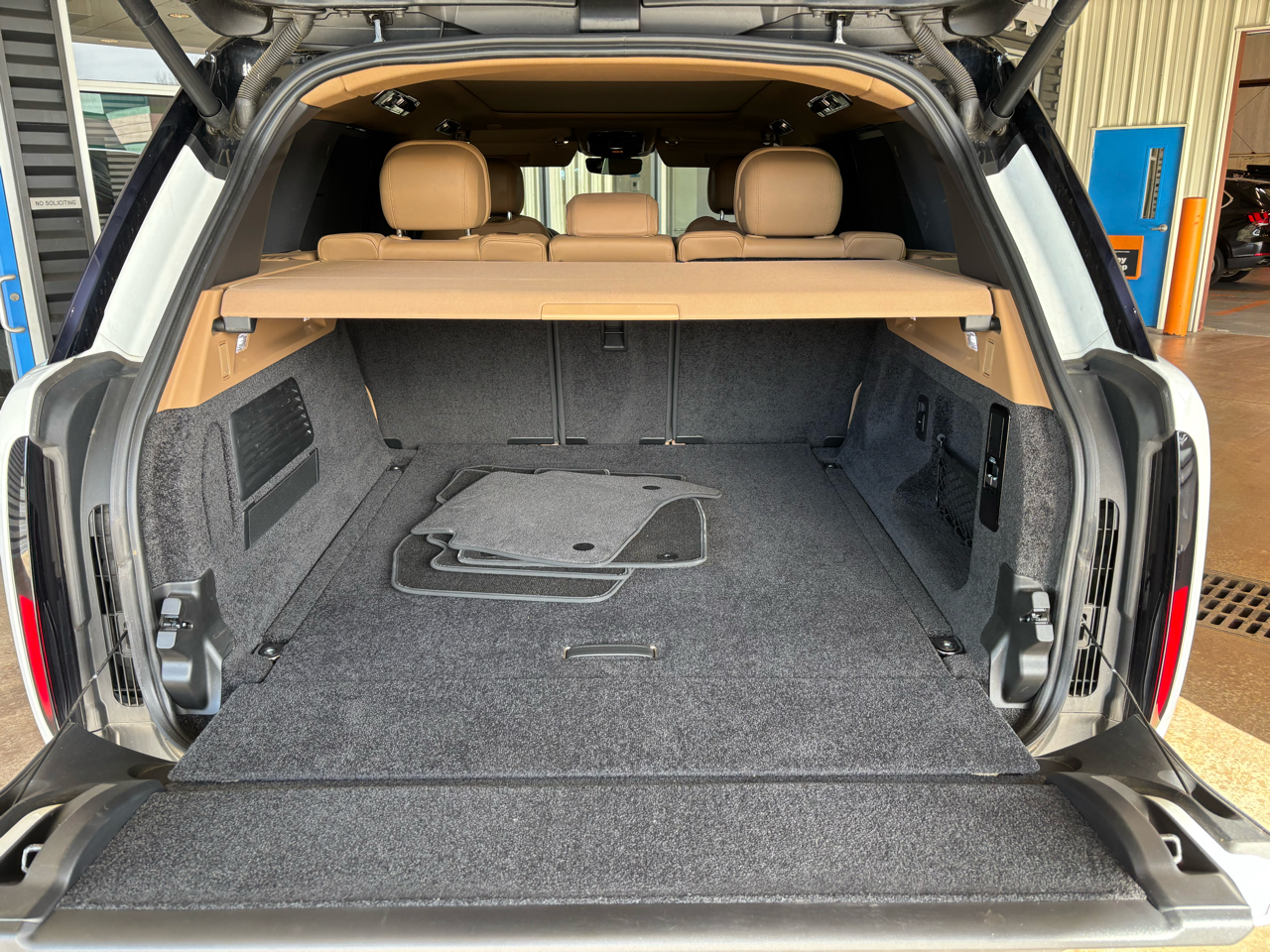 Land Rover Range Rover P400 SE SWB 2023