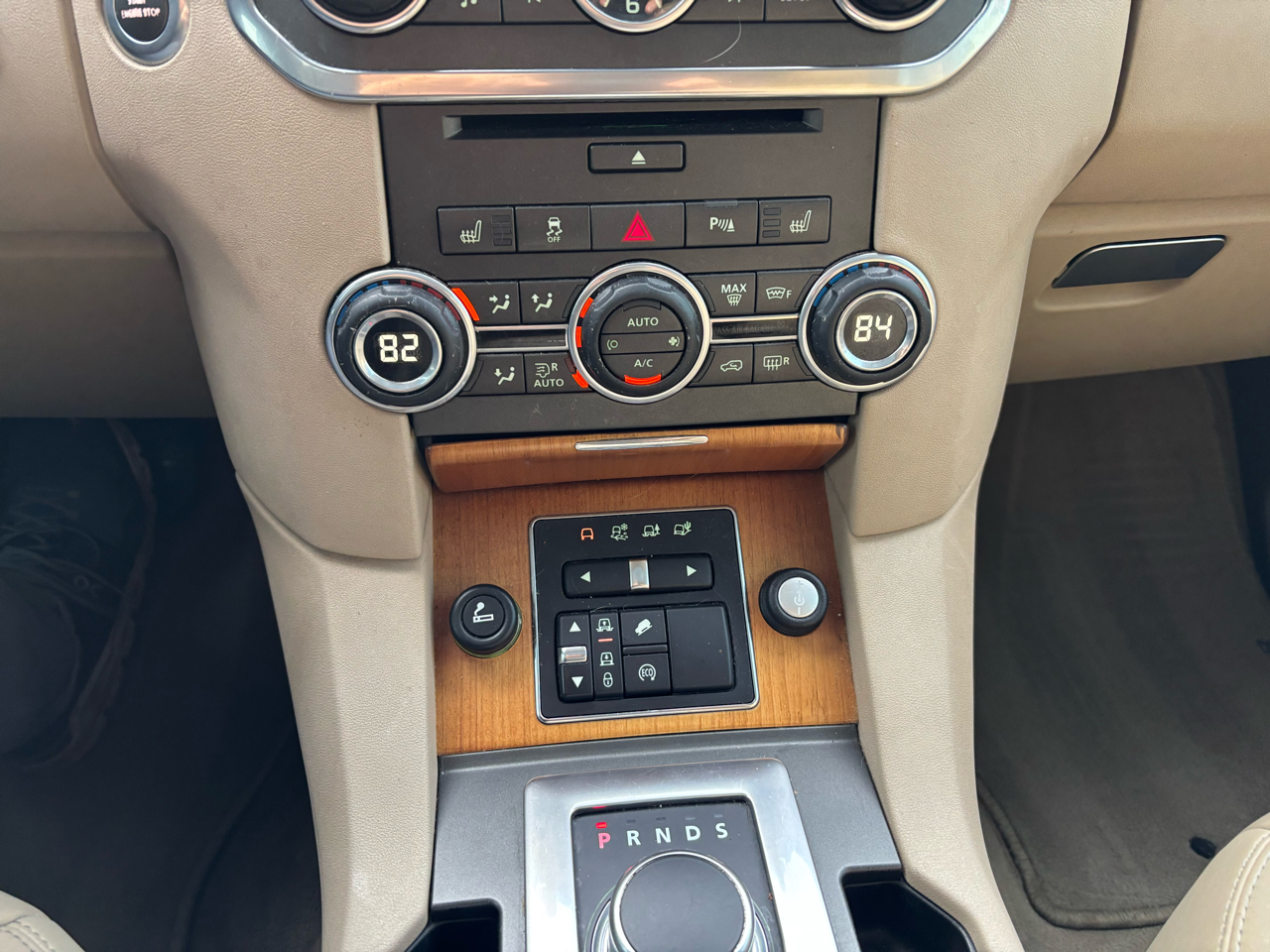 Land Rover LR4 4WD 4dr LUX 2014