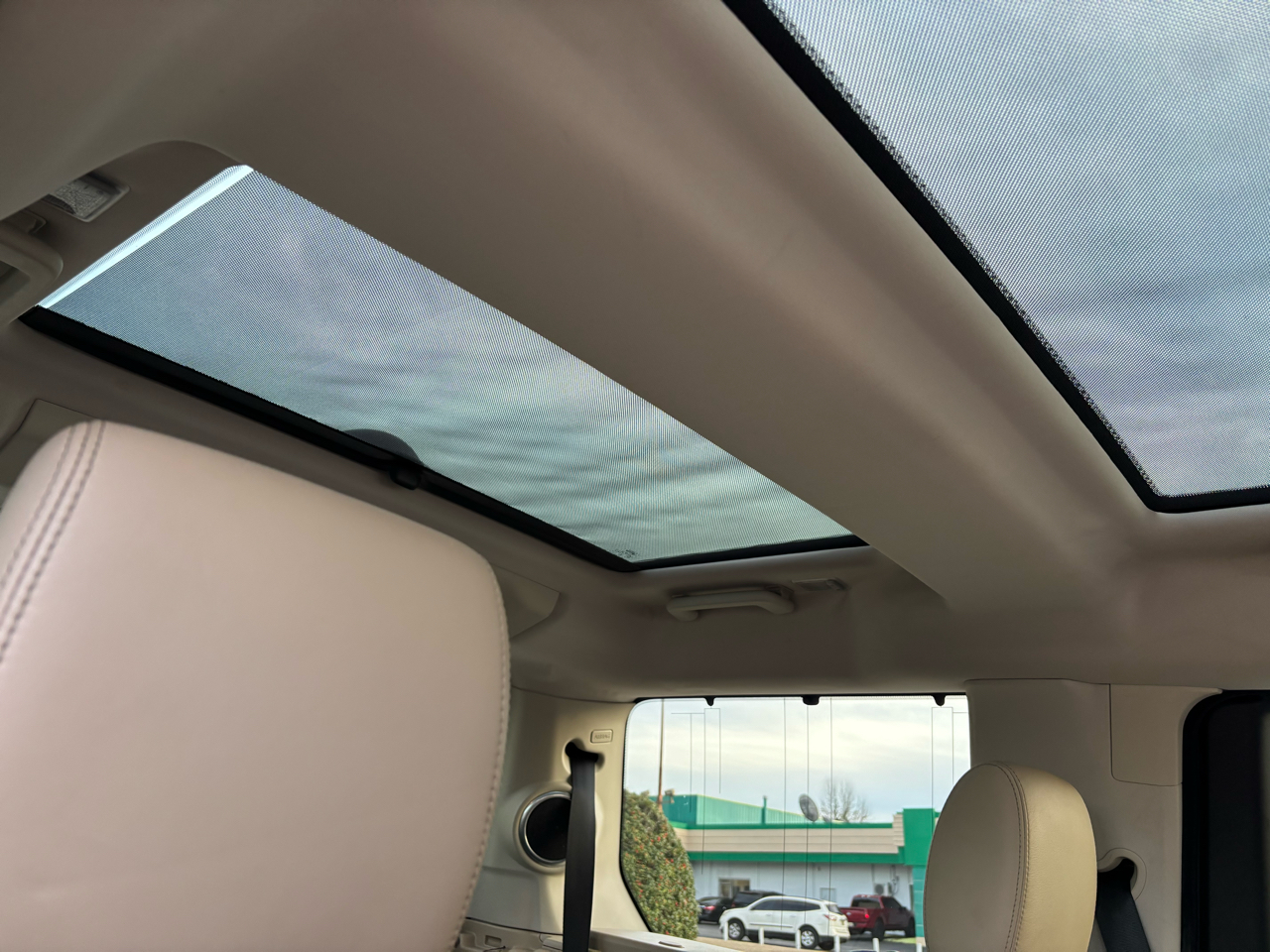 Land Rover LR4 4WD 4dr LUX 2014