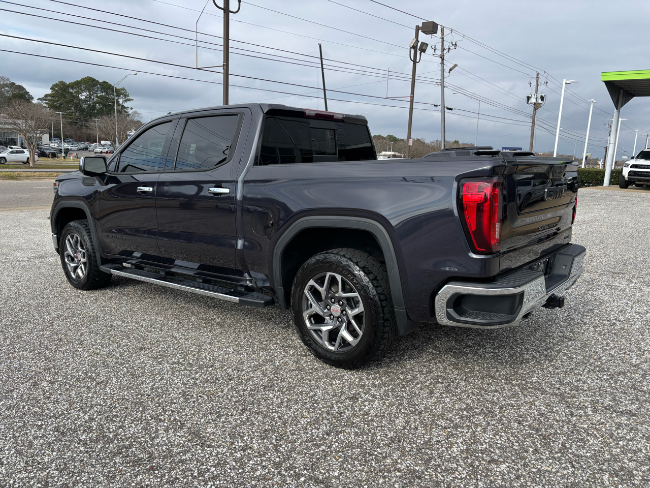 GMC Sierra 1500 4WD Crew Cab 147" SLT 2022