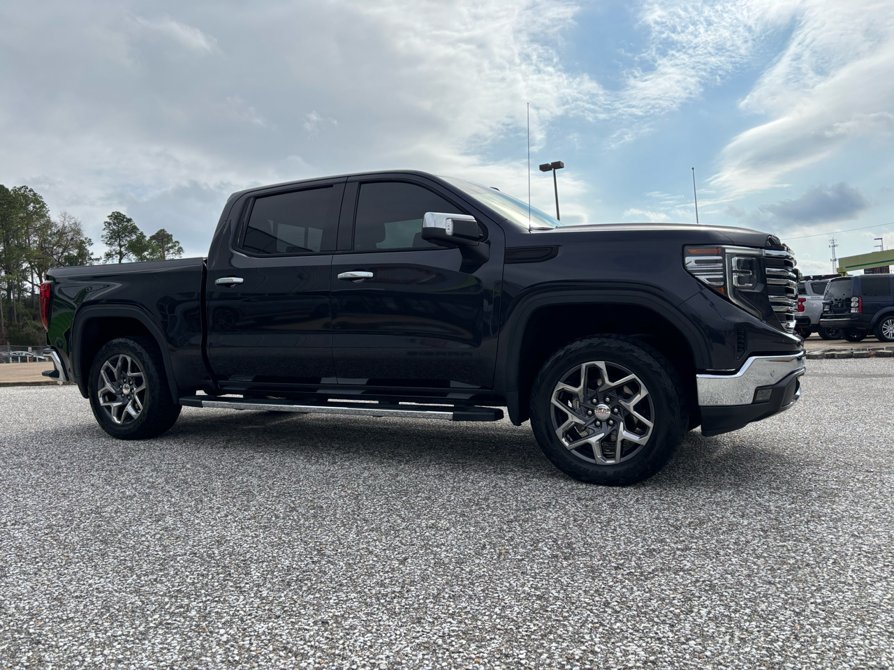 GMC Sierra 1500 4WD Crew Cab 147" SLT 2022