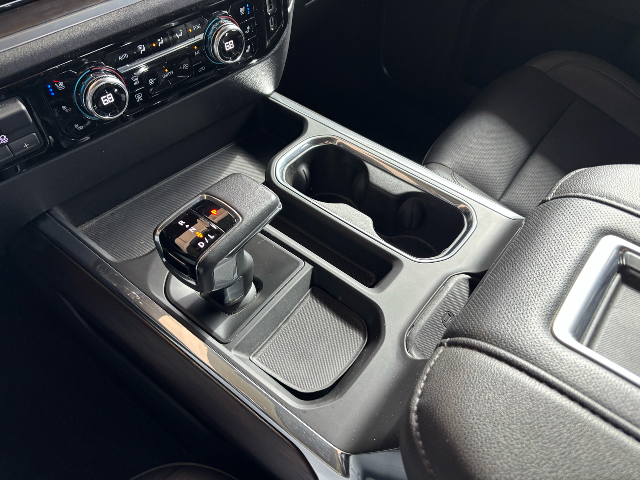 GMC Sierra 1500 4WD Crew Cab 147" SLT 2022