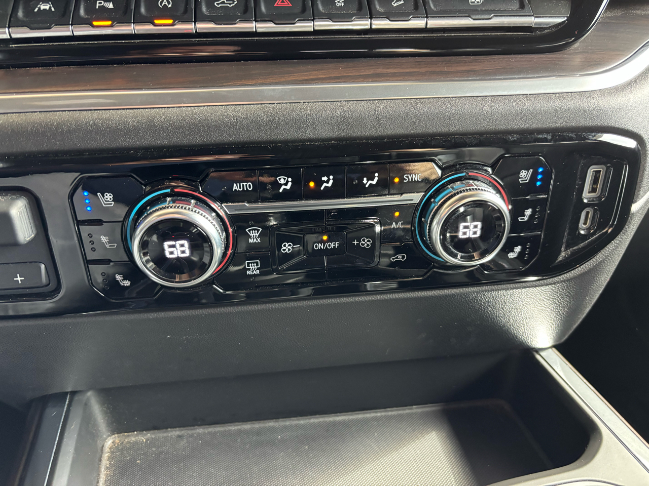 GMC Sierra 1500 4WD Crew Cab 147" SLT 2022