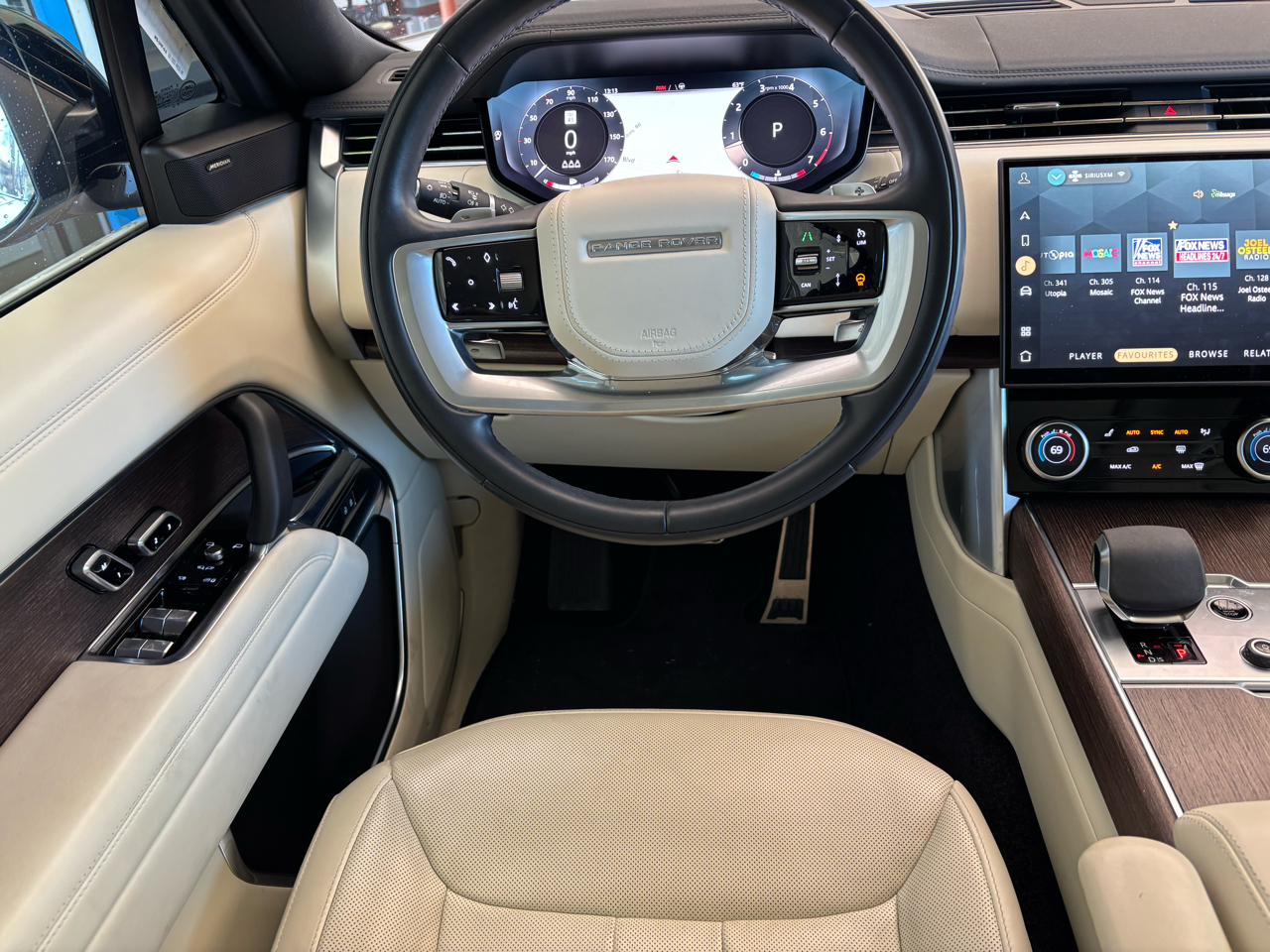 Land Rover Range Rover P400 SE SWB 2023