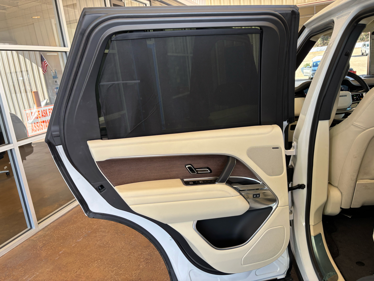 Land Rover Range Rover P400 SE SWB 2023