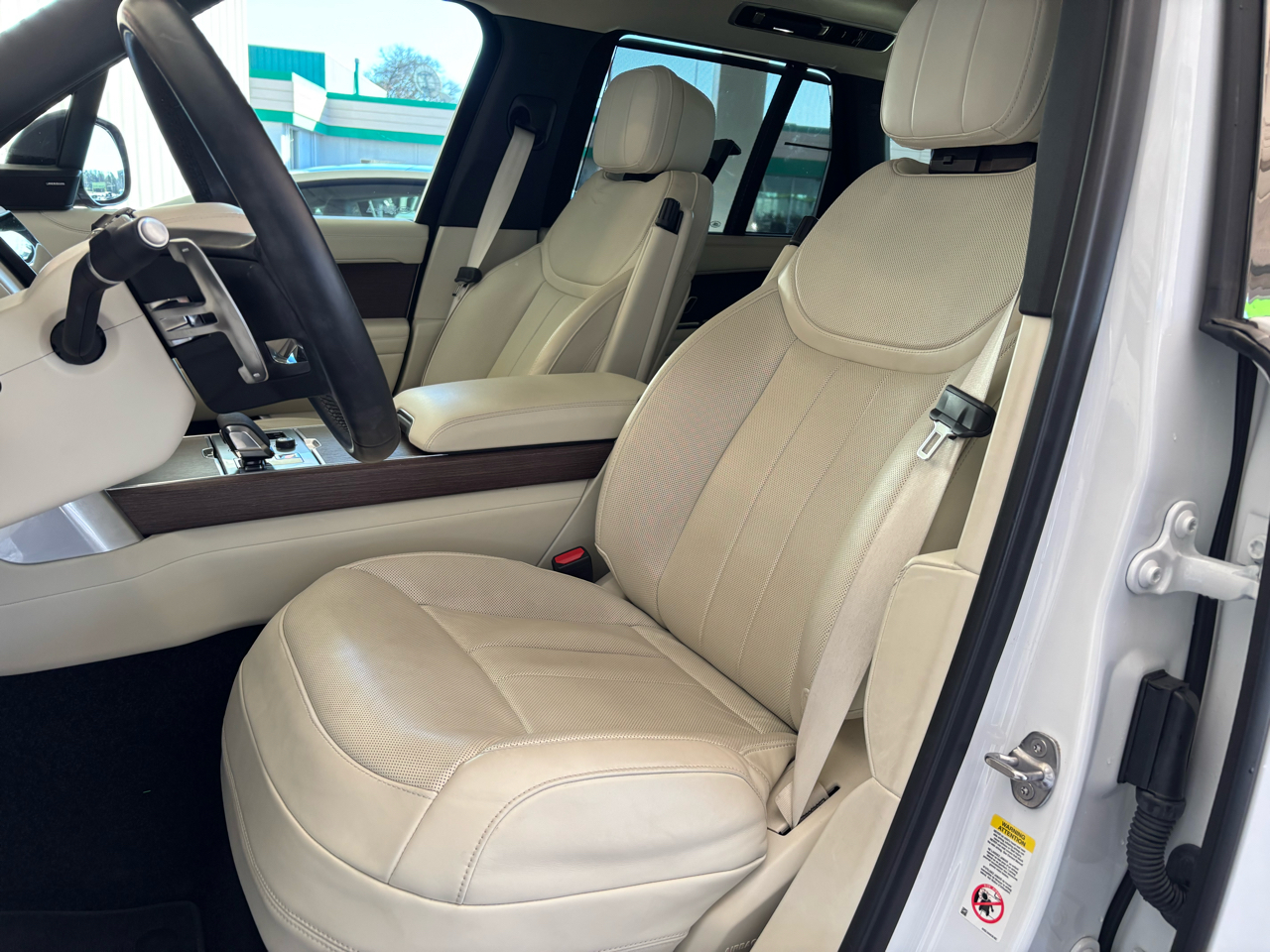 Land Rover Range Rover P400 SE SWB 2023