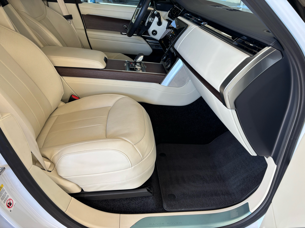 Land Rover Range Rover P400 SE SWB 2023