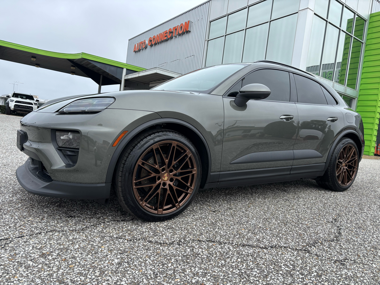 Porsche Macan Electric 4 AWD 2024