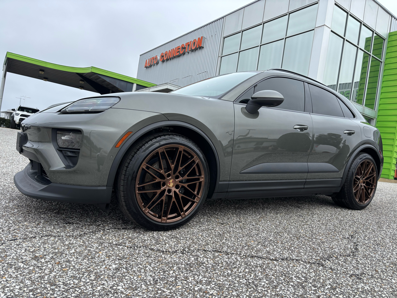 Porsche Macan Electric 4 AWD 2024