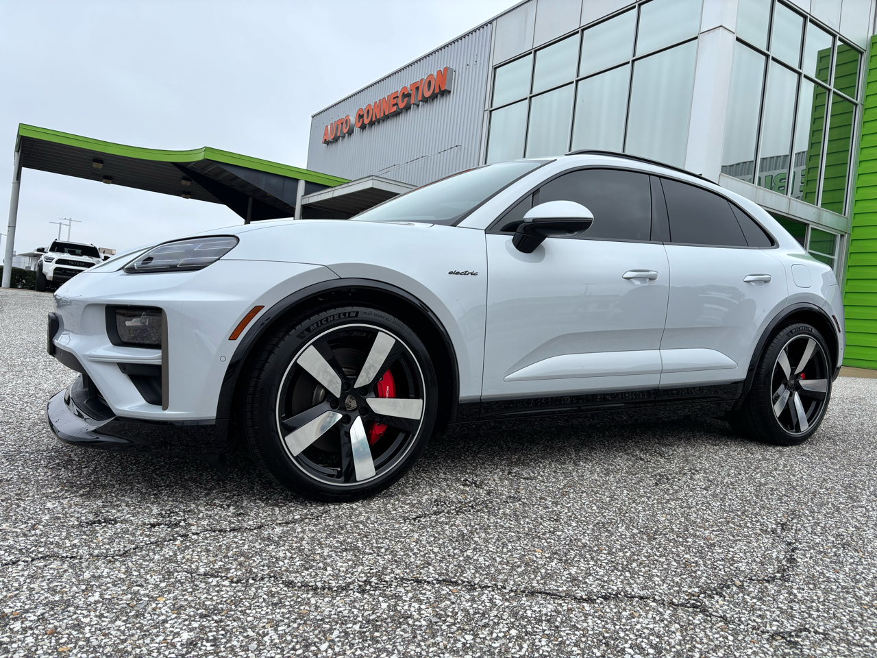 Porsche Macan Electric Turbo AWD 2025