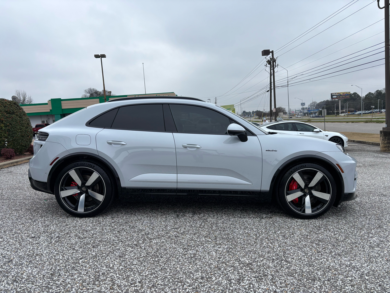 Porsche Macan Electric Turbo AWD 2025