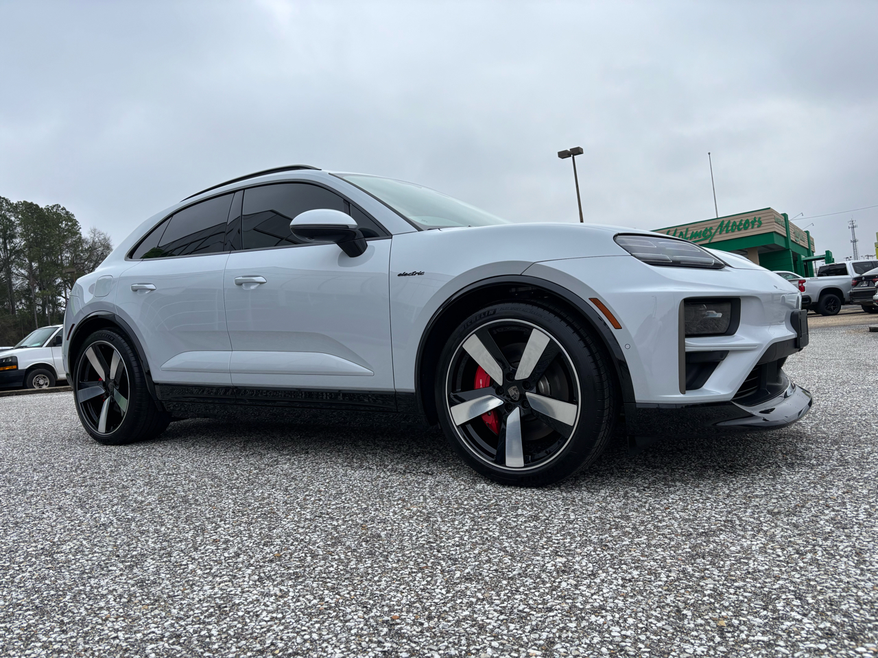 Porsche Macan Electric Turbo AWD 2025