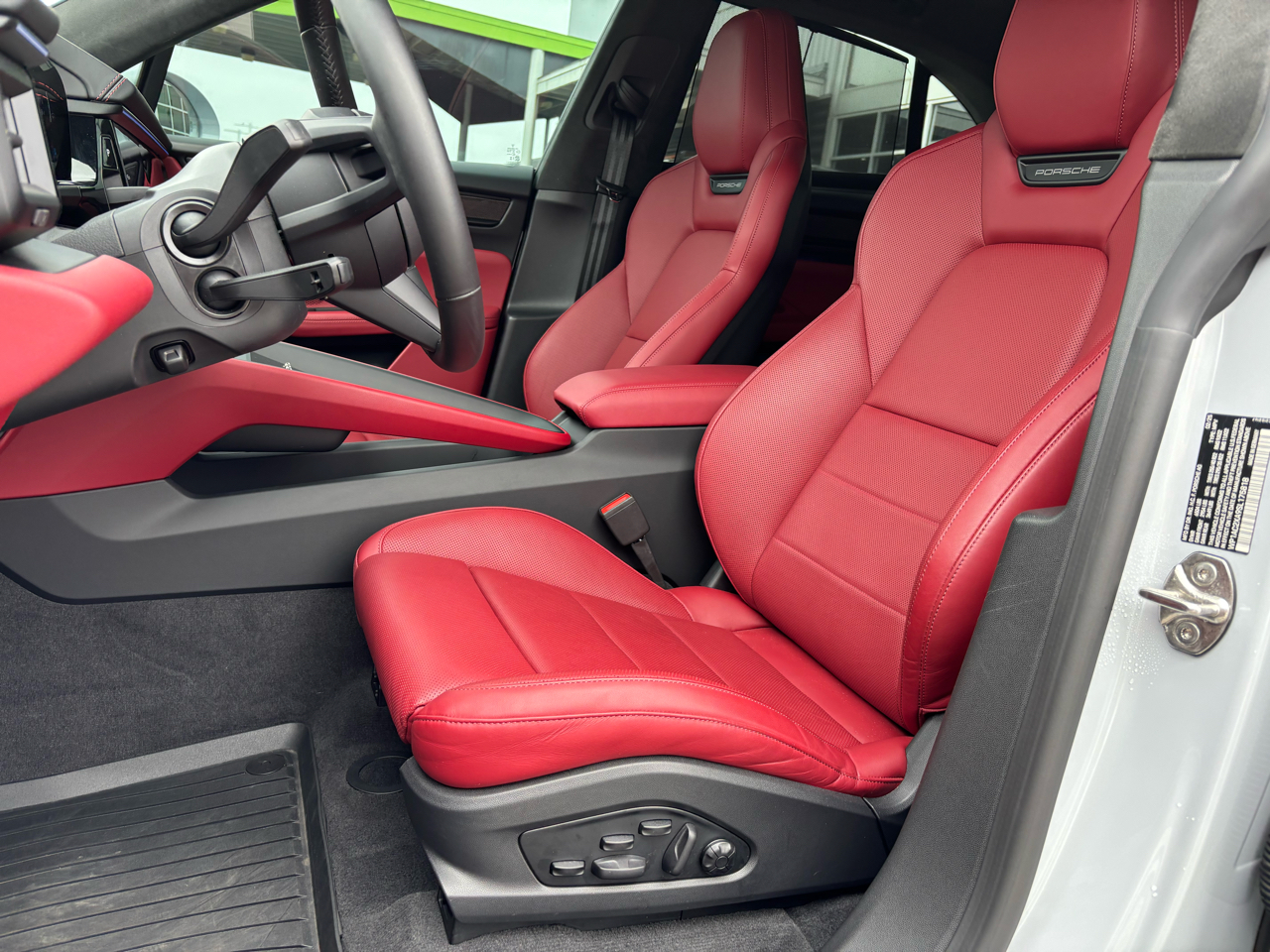 Porsche Macan Electric Turbo AWD 2025