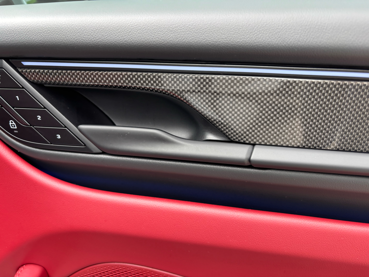 Porsche Macan Electric Turbo AWD 2025