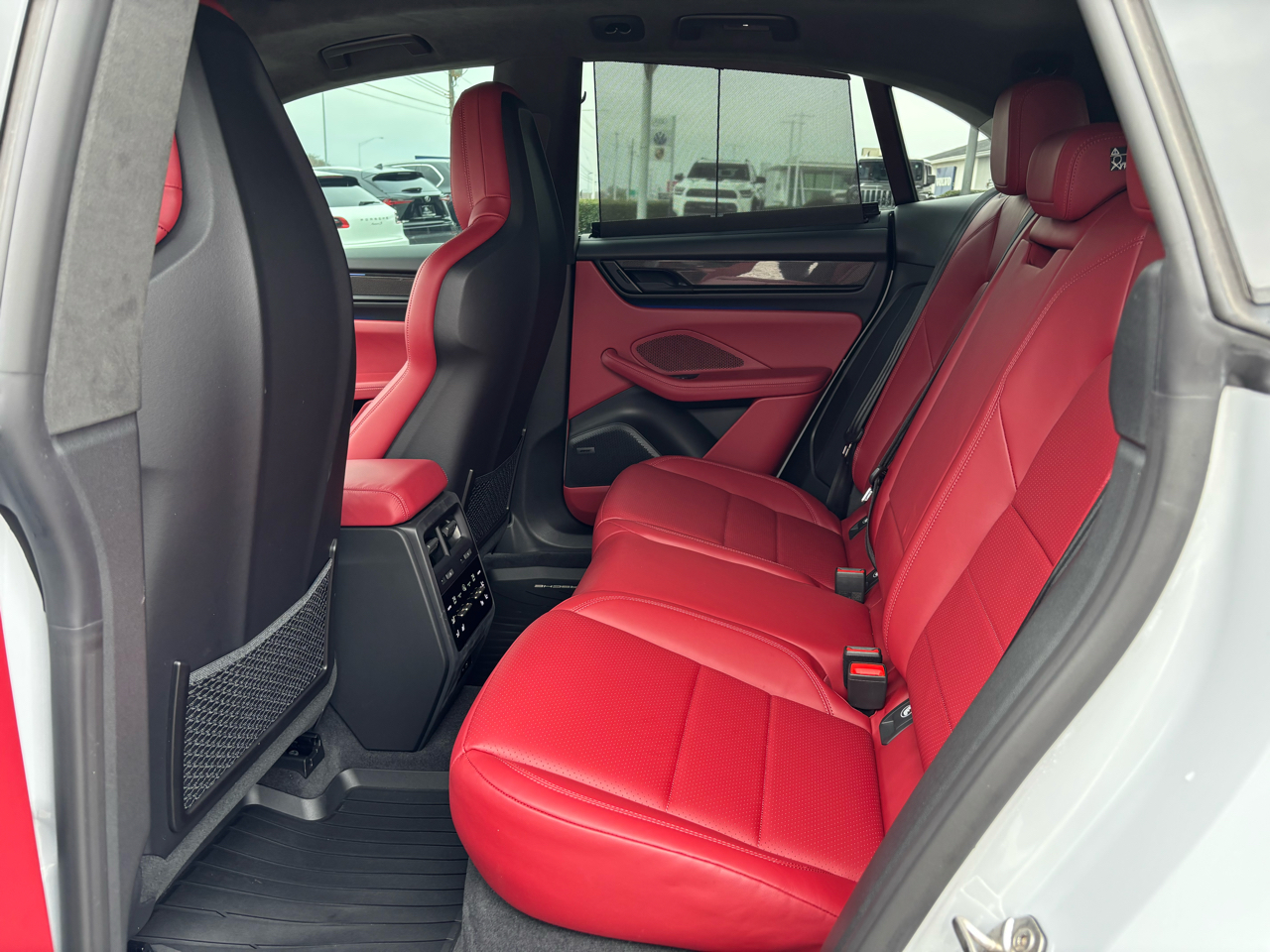 Porsche Macan Electric Turbo AWD 2025