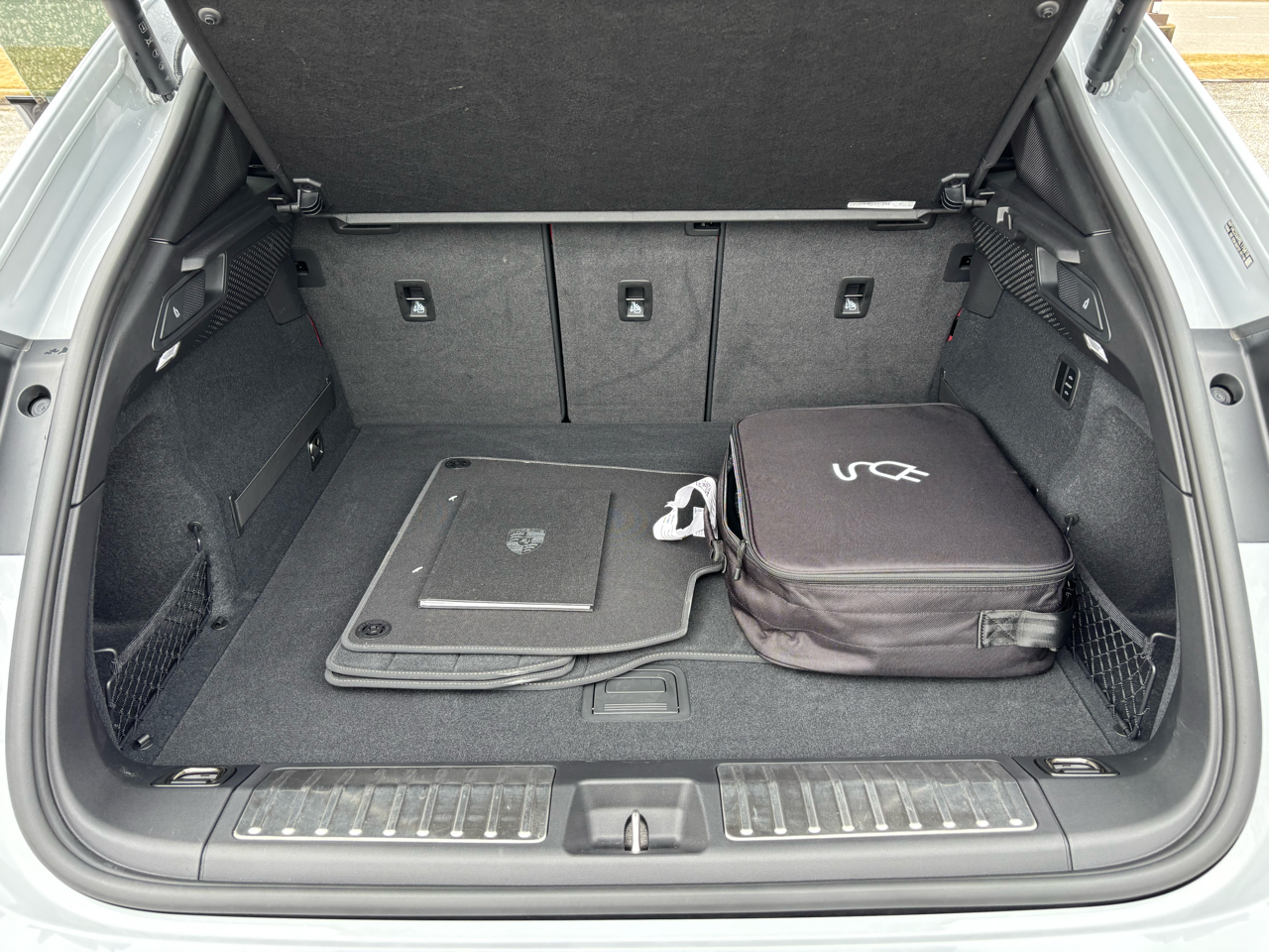 Porsche Macan Electric Turbo AWD 2025