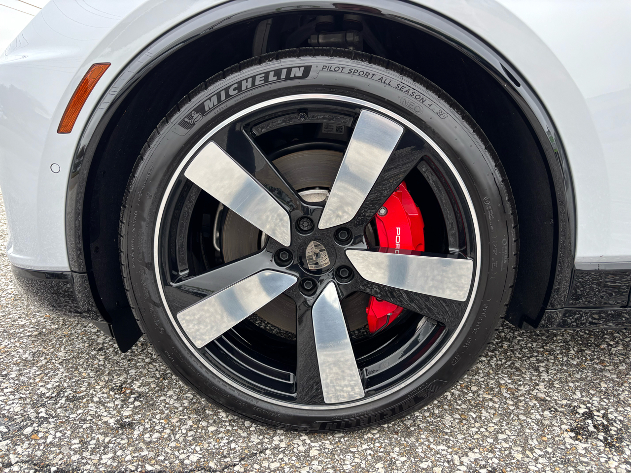 Porsche Macan Electric Turbo AWD 2025