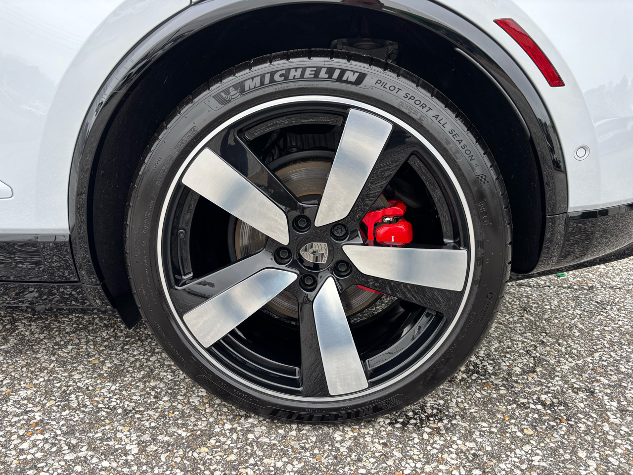 Porsche Macan Electric Turbo AWD 2025