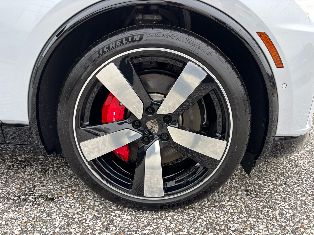 Porsche Macan Electric Turbo AWD 2025