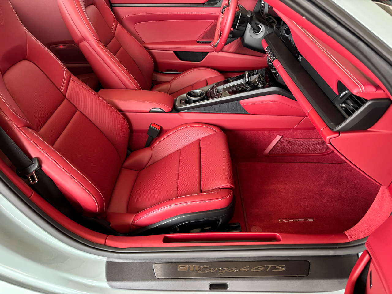 Porsche 911 Targa 4 GTS 2025