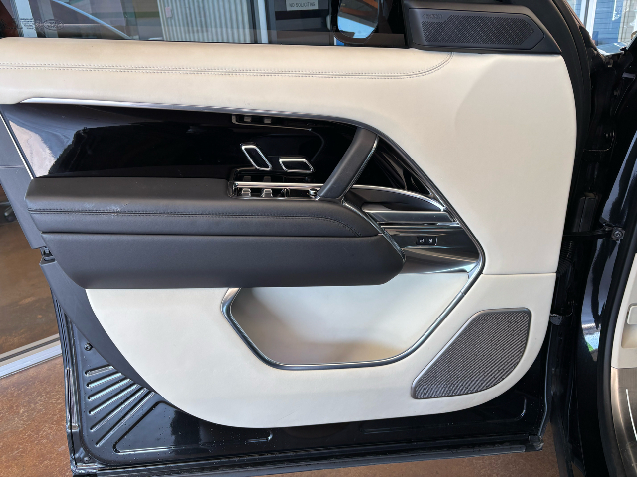 Land Rover Range Rover P550e Autobiography SWB 2024