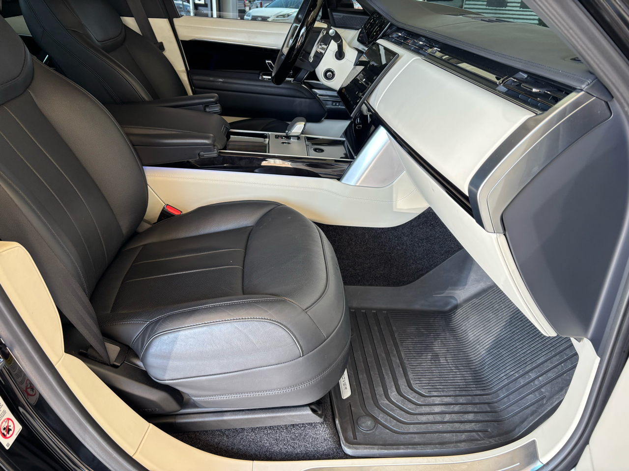 Land Rover Range Rover P550e Autobiography SWB 2024