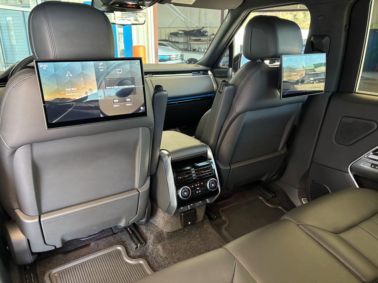 Land Rover Range Rover P400 SE LWB 7 Seat 2025