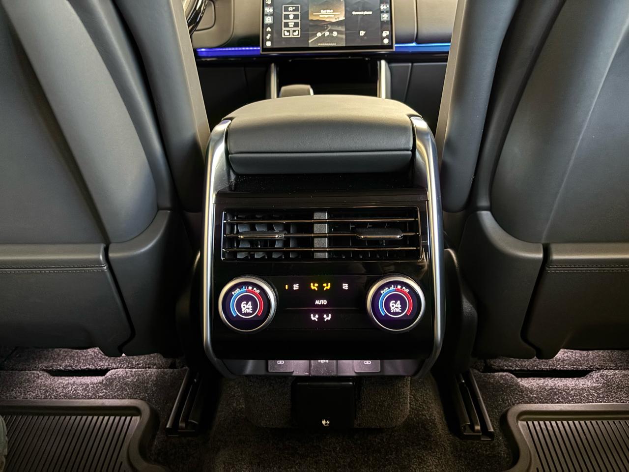 Land Rover Range Rover P400 SE LWB 7 Seat 2025